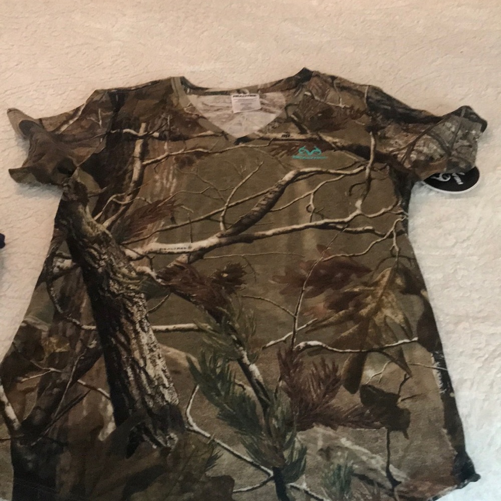 Brand new Real Tree camo top